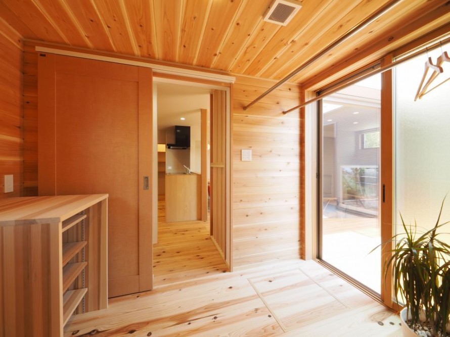 羽目板と無垢の杉板について｜新潟市江南区横越の家　長期優良住宅WAKURAS 